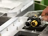 Close Up Hand Die Machine Onderdeel Vasthoudt