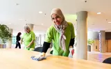 Schoonmaak Medewerkers In Kantoorpand